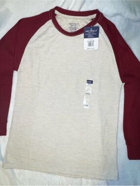 Architect Waffle Raglan Tee in Cream and Burgundy